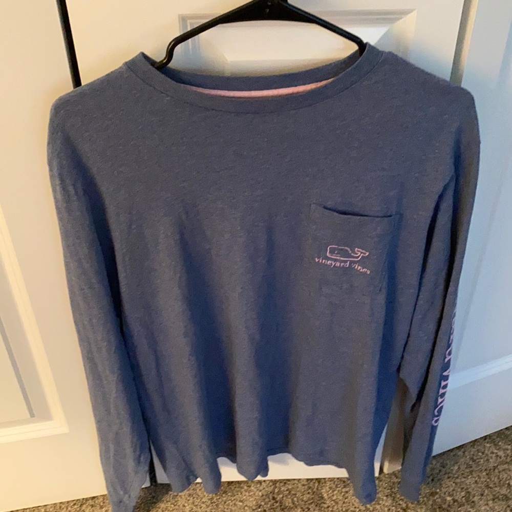 Vineyard Vines logo tee